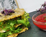 Foto del paso 7 de la receta: Milhoja crujiente de queso curado y pipas con tapenade y mermelada de pimiento