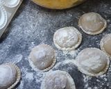 Foto del paso 3 de la receta: Sorrentinos y ravioles de zapallo anco🥟