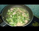 Foto langkah ke 5 dari resep Tumis brokoli bawang putih.