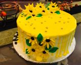A picture of step 4 of Sunflower cake (fondant work).