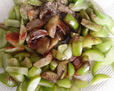 عکس مرحله 1 از دستور ترشک گوجه سبز و رب انار