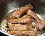 Foto del paso 2 de la receta: Taco de costillas con cebolla encurtida y mahonesa de chipotle