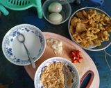 Foto langkah ke 2 dari resep Ayam Goreng Krispi Saus Telur Asin.