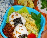 Foto langkah ke 4 dari resep Simpel Onigiri bento~citarasa indonesia(bento nasi uduk kepal).