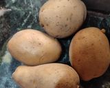 A picture of step 1 of Potato and tomato curry.