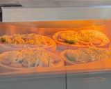 Foto langkah ke 4 dari resep Pizza Roti Tawar.