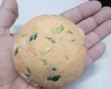 हिरव्या पातीचा पराठा (hirwya paticha paratha recipe in marathi) रेसिपी स्टेप 2 फोटो 