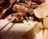 Foto del paso 3 de la receta: Anticuchos de pollo con papas