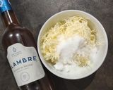 Foto del passaggio 3 della ricetta Bundt cake al Alambre Moscatel de Setúbal con torroncini pere e cioccolato
