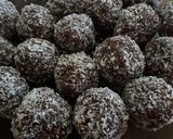 Gluténmentes kókuszgolyó recept fázis 3 fotója