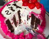 Foto del passaggio 10 della ricetta Torta cacao fragole e yogurt  per la mamma
