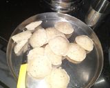 A picture of step 3 of Fried idli.