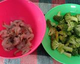 Foto langkah ke 1 dari resep Udang brokoli cabai hijau.