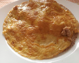 Foto del paso 8 de la receta: Tortilla francesa con atún y tomate sobre tortilla mexicana