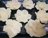 A picture of step 4 of Cheesy Nacho Flowers.