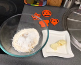 Foto del paso 1 de la receta: Estrenando moldes de cookpad: galletas saladas