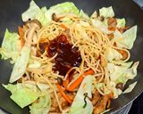 รูปขั้นตอนการทำที่ 4 ของ ผัดยากิโซบะไก่