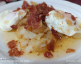 Foto del paso 6 de la receta: Huevos rotos en patatas confitadas picantes y jamón seco