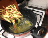 Foto del paso 2 de la receta: Fusilli con pechuga de pollo fileteada y tortilla francesa