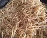 Foto del paso 3 de la receta: Espaguetis integrales con habas y alcachofas