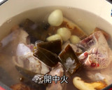【剝皮辣椒雞湯】微辣甘甜好過癮，比麻辣鍋更清爽！的食譜步驟2照片