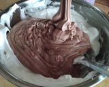 Foto langkah ke 4 dari resep Chocolate Chiffon Cake.