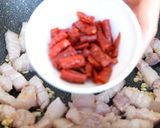 รูปขั้นตอนการทำที่ 2 ของ หมูผัดผักกาดดองพริงแห้ง By แม่บ้าน