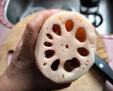 Gambar langkah 1 resipi Lotus Root Chips.