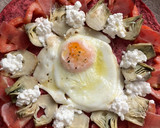 Foto del paso 6 de la receta: Ensalada de tomate sobre tortilla de remolacha