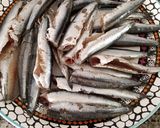 Foto del paso 7 de la receta: Boquerones fritos con salsa de tomate y pimientos