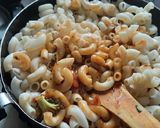 A picture of step 8 of Shezwan sauce spicy macaroni.