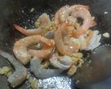 รูปขั้นตอนการทำที่ 2 ของ กุ้งคั่วกระเทียม