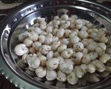 मखाणा चाट (makhana chaat recipe in marathi) रेसिपी स्टेप 1 फोटो 