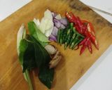 Foto langkah ke 1 dari resep Oseng Kerang Pedas Manis.