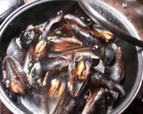 Foto del paso 6 de la receta: Mejillones al vapor con ajo y perejil y toque de balsámico