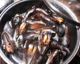 Foto del paso 6 de la receta: Mejillones al vapor con ajo y perejil y toque de balsámico