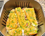 Foto del paso 3 de la receta: Salmón con patatas en freidora de aire
