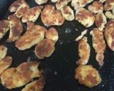 Foto del paso 4 de la receta: Bastoncitos de pollo con puré