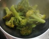 Foto del paso 1 de la receta: Brócoli al horno en salsa de champiñones verde