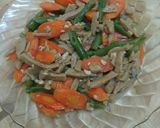 Foto langkah ke 4 dari resep Tumis wortel buncis bakso.