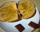 Foto del paso 2 de la receta: Tostadas de pan con semillas de sésamo y lino, chocolate, AOVE y sal marina