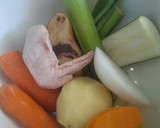 Foto del paso 1 de la receta: Fondo de verduras y carne