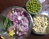 A picture of step 1 of Methi Matar Malai.