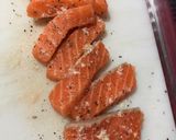 Foto langkah ke 1 dari resep Pan Seared Salmon, Sourdough Bread & Green Salad.
