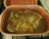 Konfitált kacsacomb római tálban káposztával és burgonyával recept fázis 4 fotója