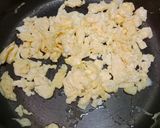 Foto langkah ke 2 dari resep Orak Arik Pedas Telur Toge.