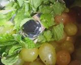 A picture of step 1 of Grapes Mint Mojito.