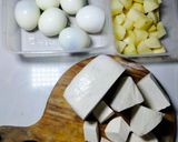 Foto langkah ke 1 dari resep Semur Telor Kentang Tahu.