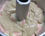 Foto langkah ke 5 dari resep Neapolitan Chiffon Cake.