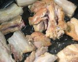 Hình bước làm 2 của món Ba rọi chiên mắm sả ớt